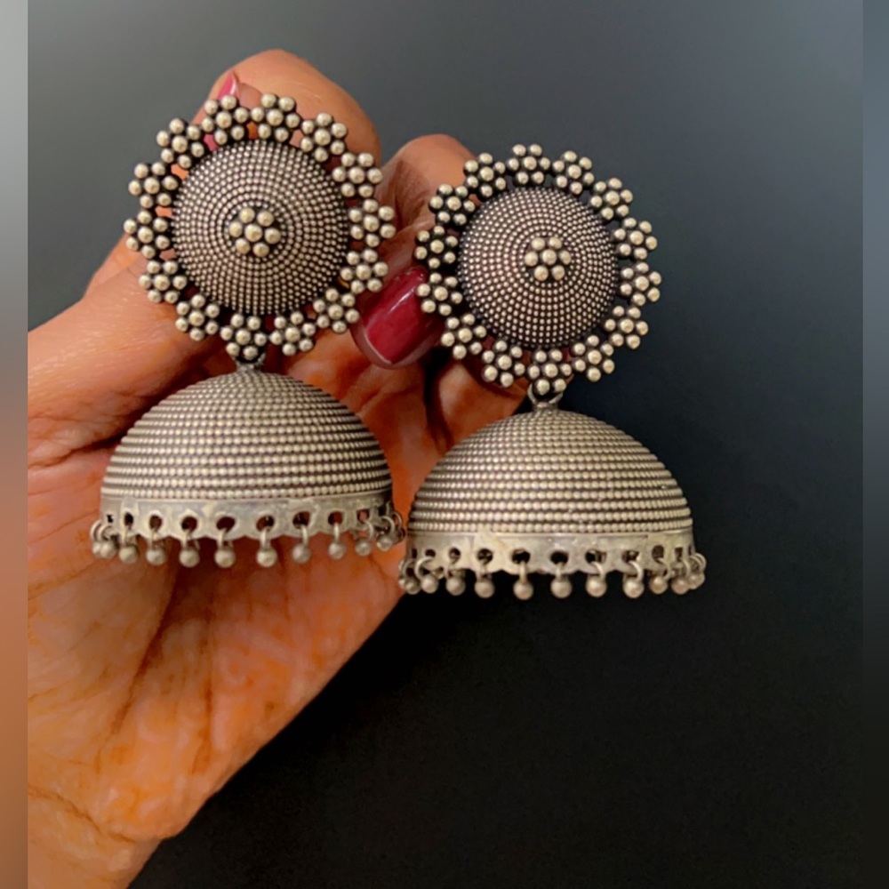 Round oxidized earrings